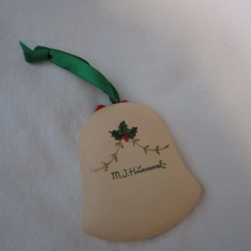 M.J. HUMMEL 2011 CHRISTMAS ORNAMENT - Picture 3 of 5